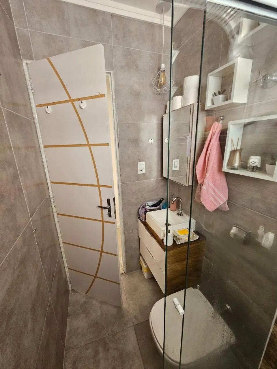 Casa reformada 2 quartos + 2 cômodos edicula portão automático 2 vagas - Foto 2