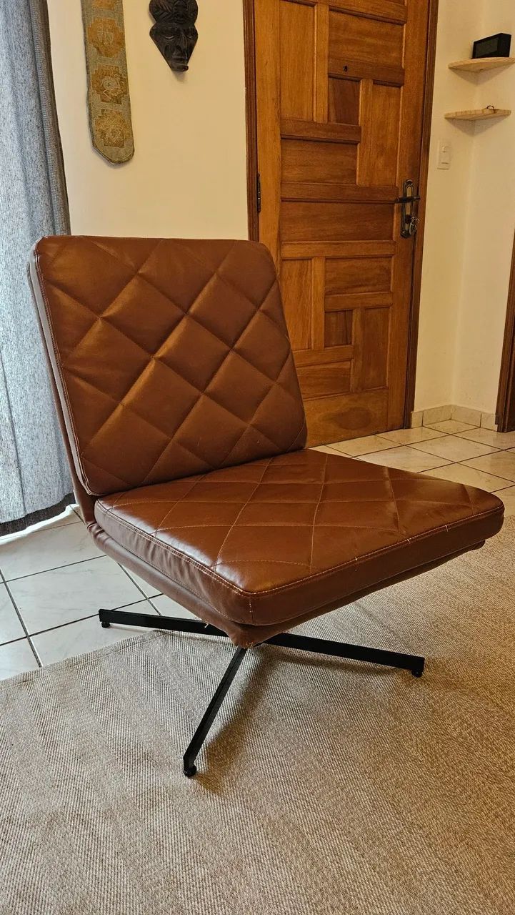 Linda poltrona giratória Tok Stok