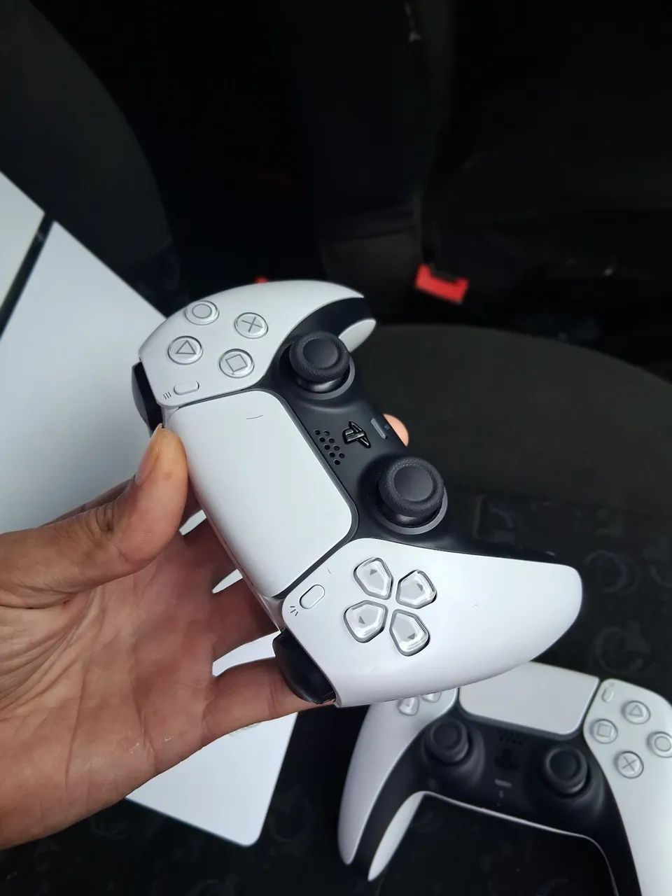 PlayStation 5  Slim Digital 825 gb Branco + 2 controles + FIFA 2026 + GTA 5.