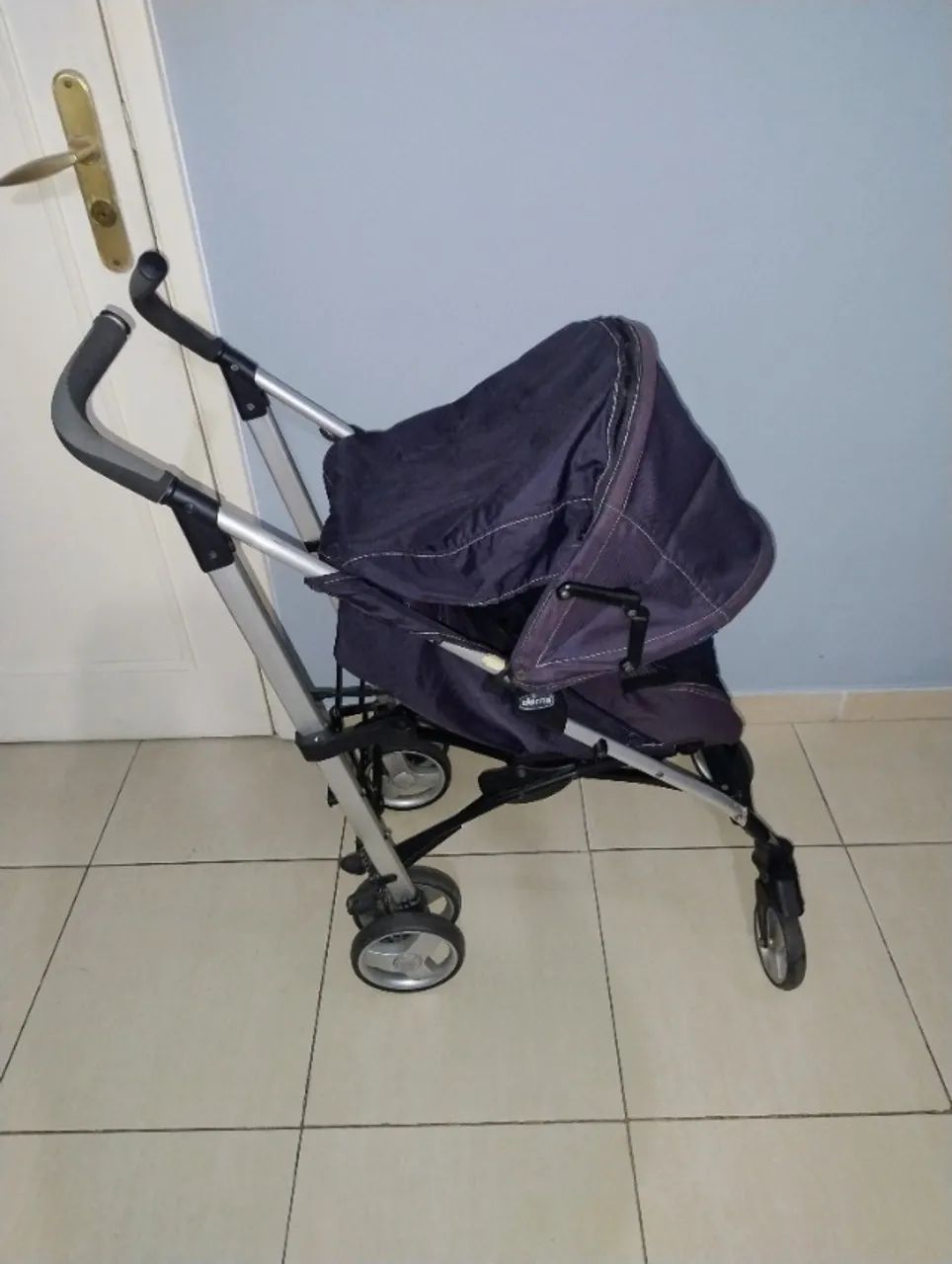 Carrinho Chicco Liteway - Leve, Ótimo Estado (Fecha Estilo Guarda-Chuva) - Foto 4