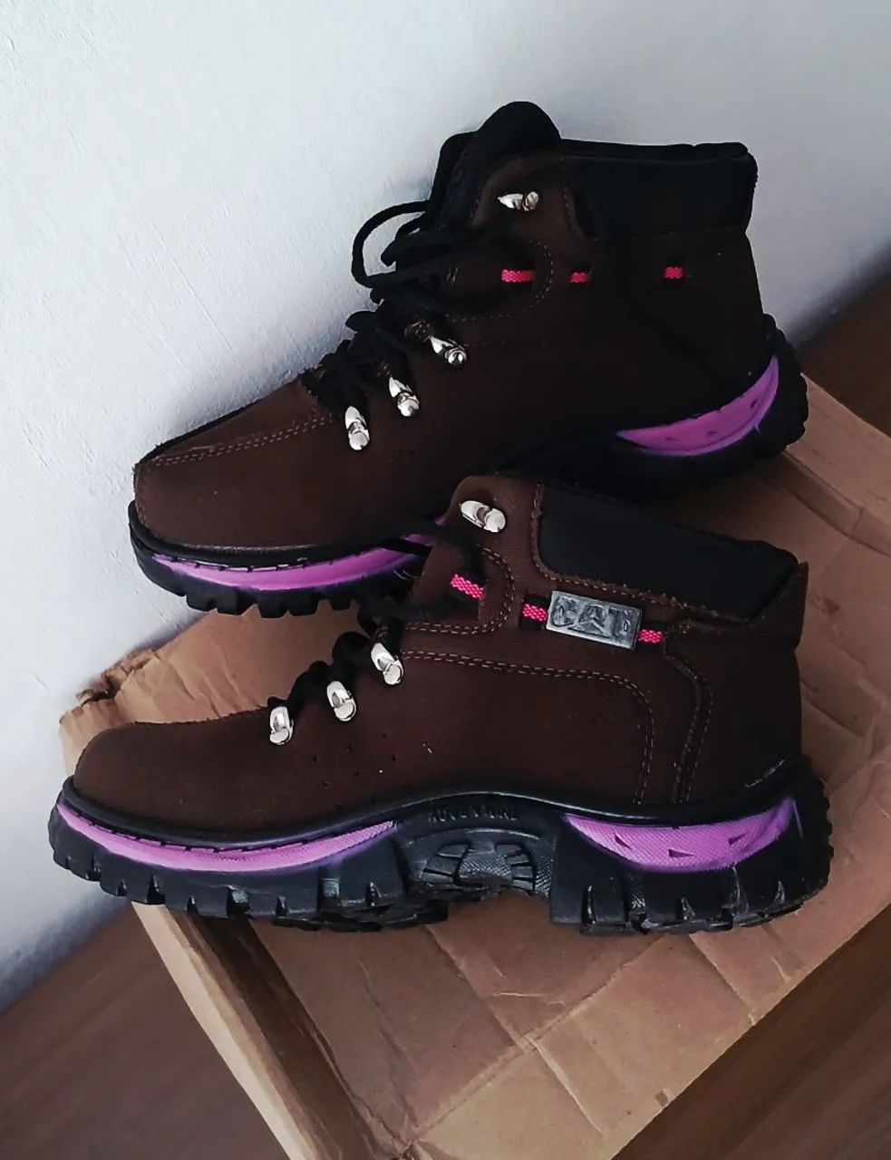 Bota e Tênis Novos
