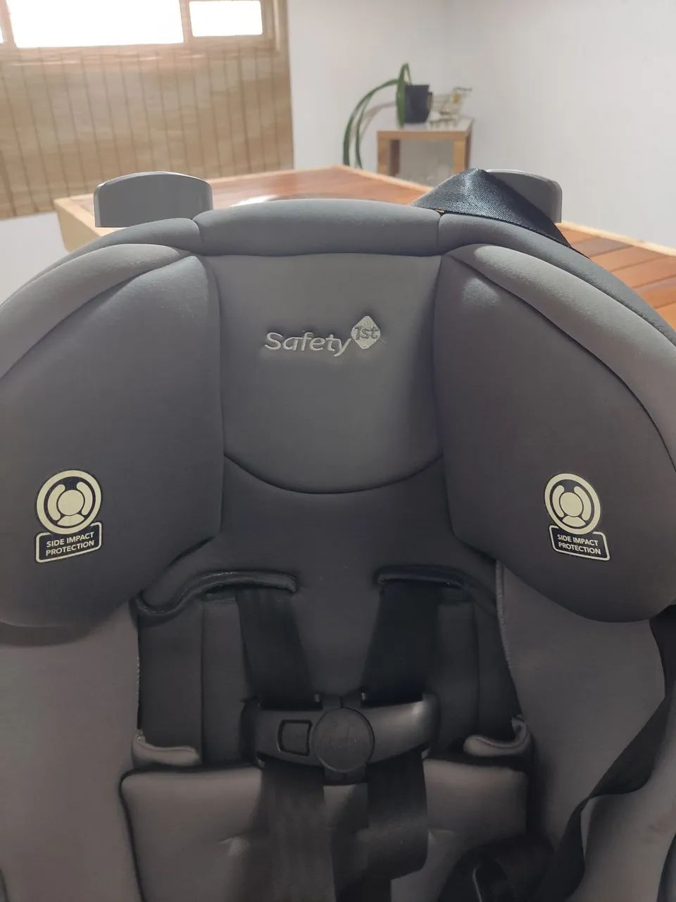 Cadeirinha para carro (Sefety) e carrinho de bebê (Picollo)..