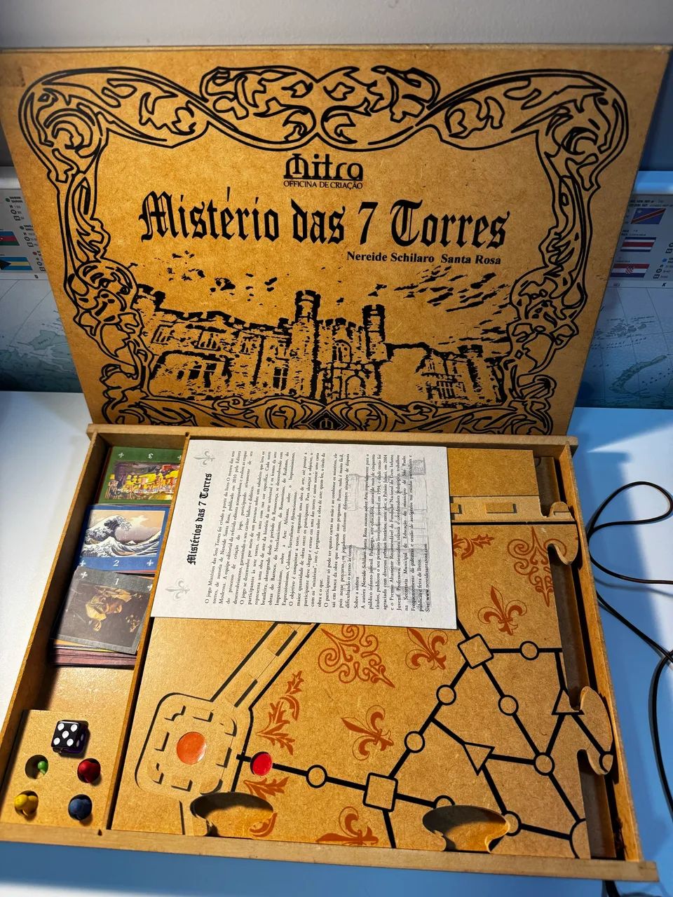 Jogo de Tabuleiro Mistério das 7 Torres