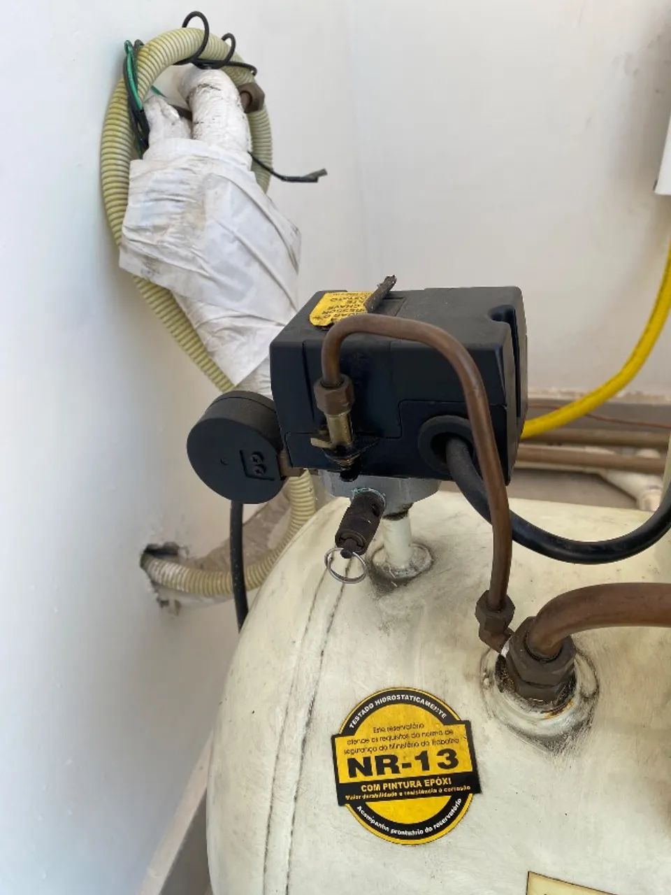 Schulz Odonto Bravo CSL 6 BR, com reservatório de 60 litros, 1 HP e 2 cilindros - Foto 2