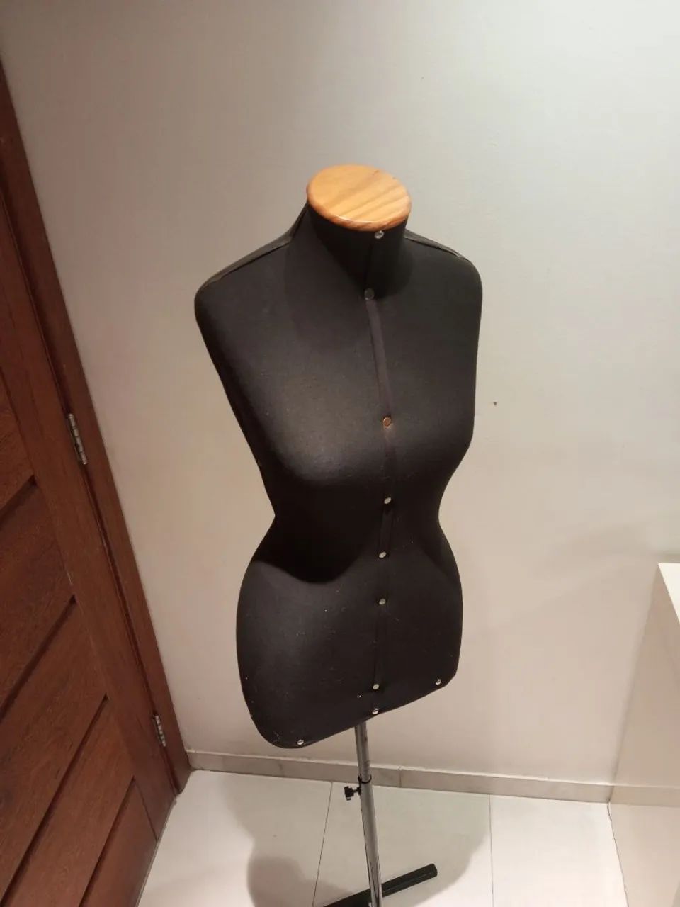 Manequim feminino {TECIDO} [POUCO USADO] - Foto 2