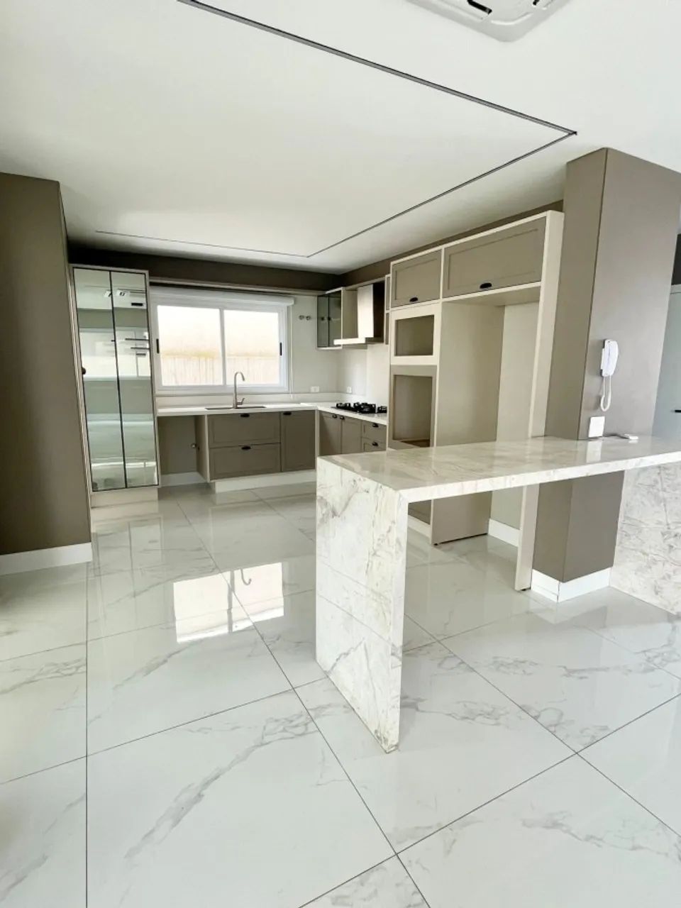 Casa com 4 Quarto(s) e 5 banheiro(s) para Alugar, 295 m² por R$ 16000 / Mês - Foto 9