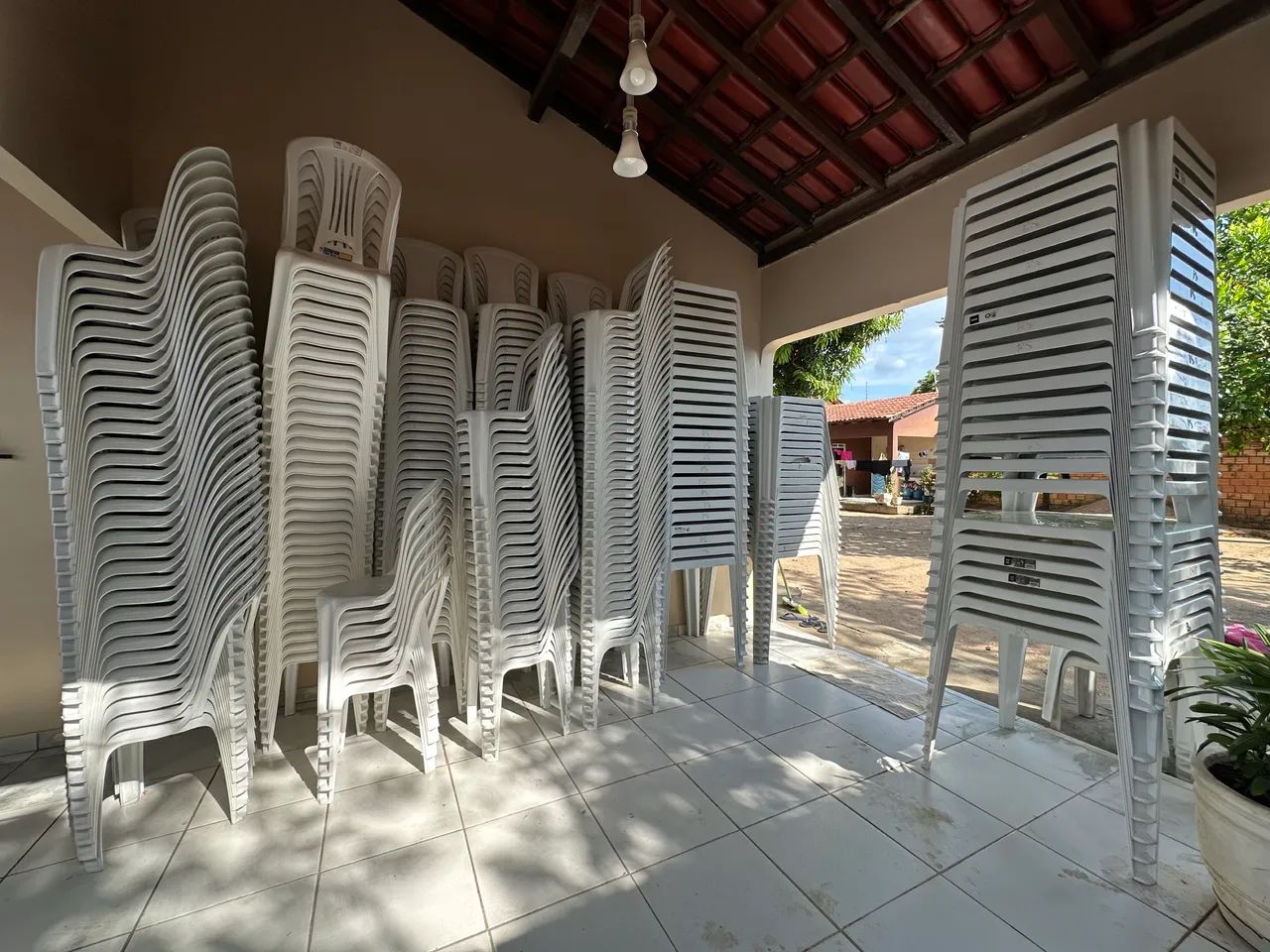 Aluguel de mesas e cadeiras  - Foto 3