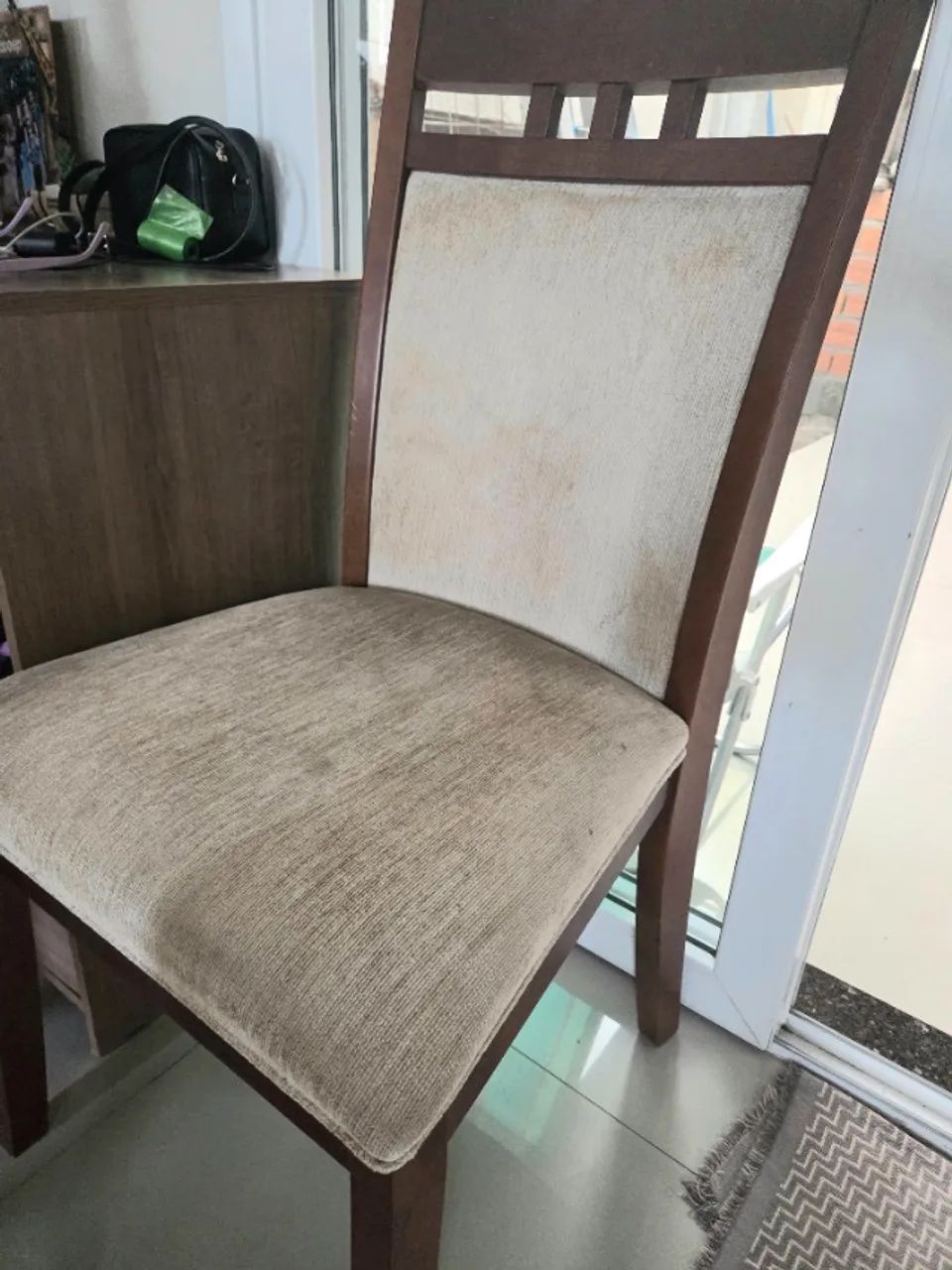 Vendo 8 cadeiras madeira maciça  - Foto 2