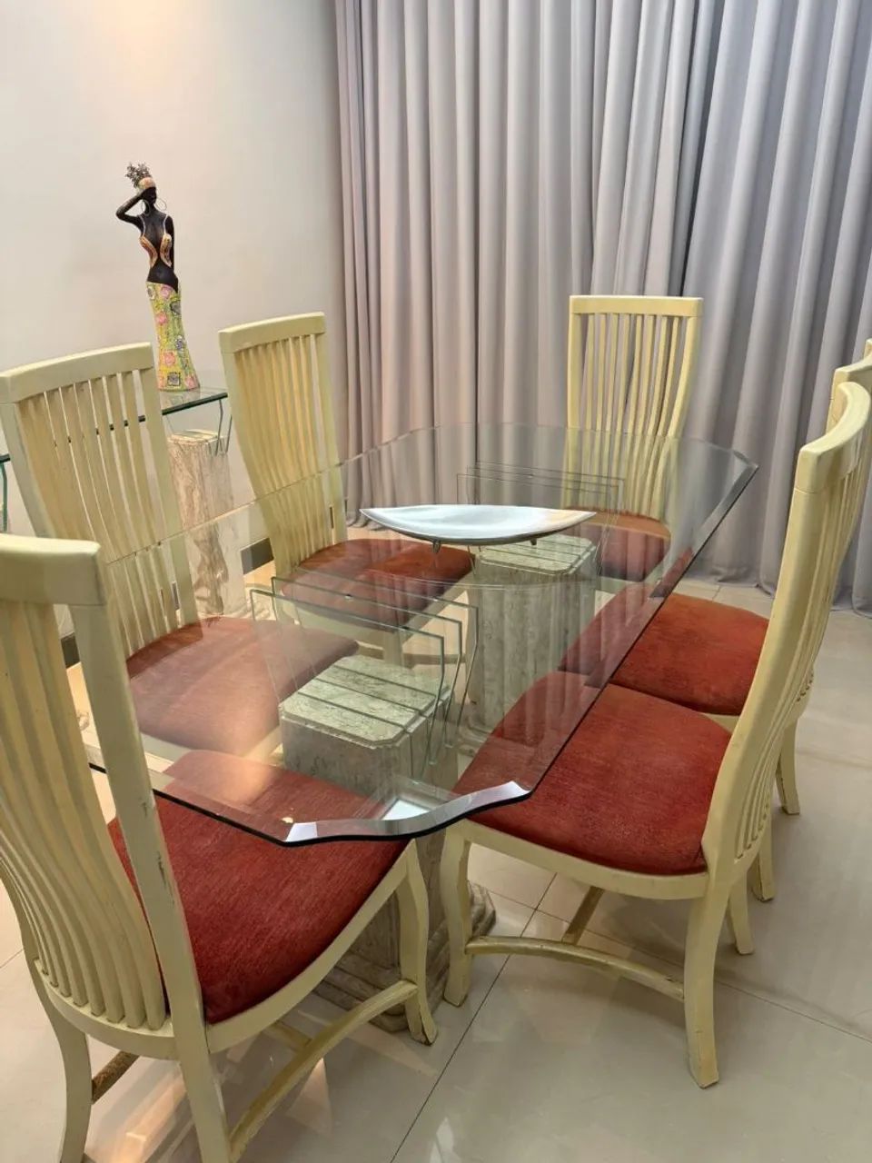 Conjunto mesa de jantar e aparador - Foto 2
