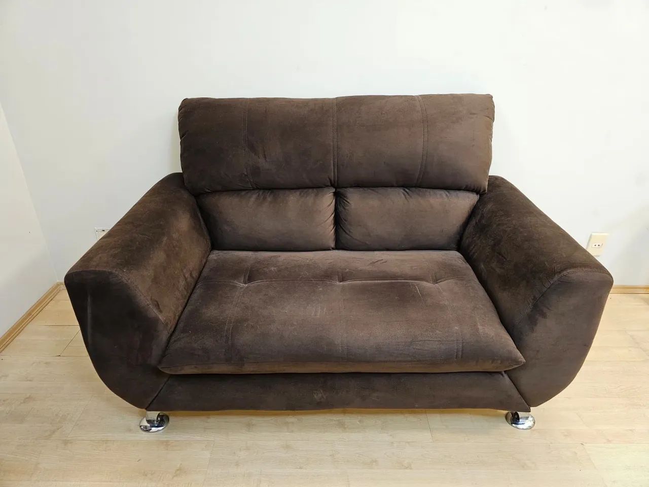 Sofá 02 lugares em suede 
