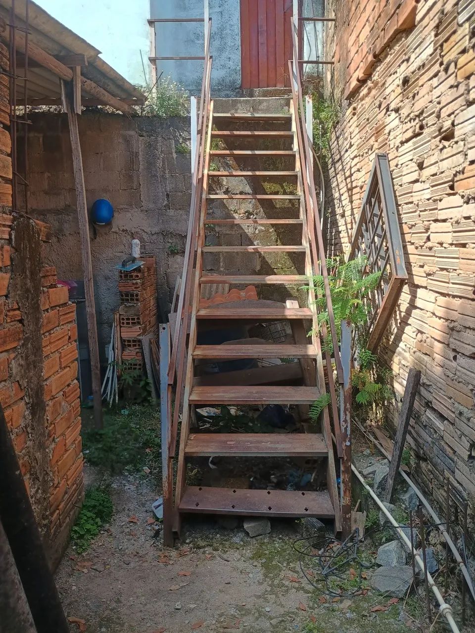 ESCADA DE FERRO