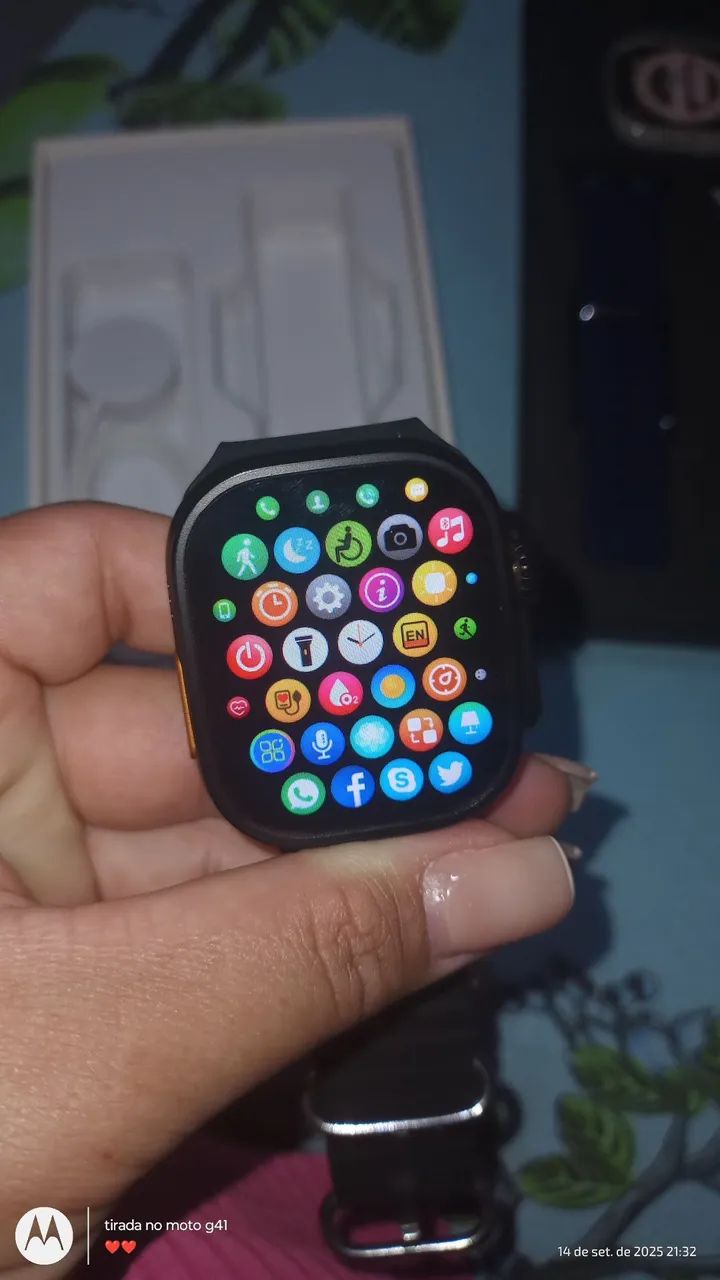 Vendo relógio inteligente W66 Pro Max com 5 pulseiras inclusas 