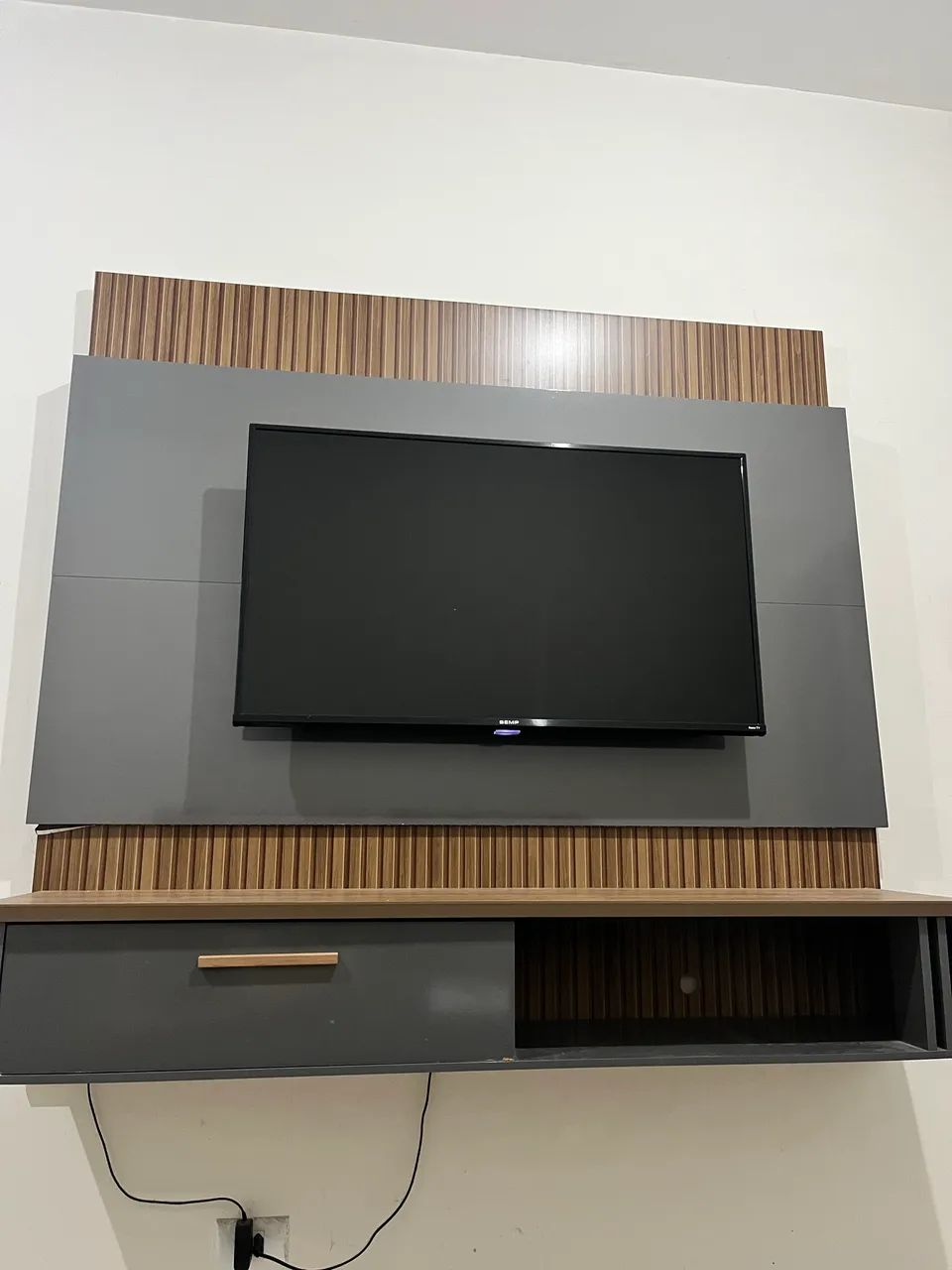 Painel suspenso para tv com led