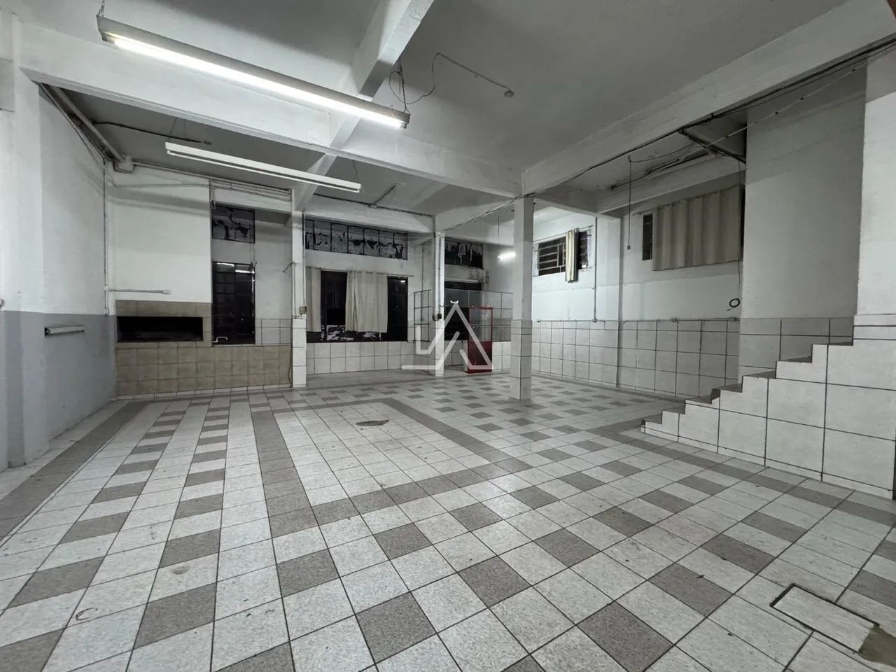PAVILHÃO NA RUA LAVA PÊS NO CENTRO