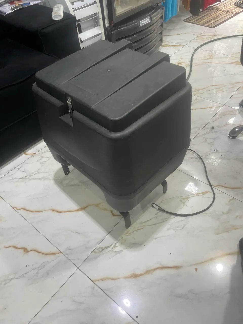 Baú 90 litros , já com suporte para moto