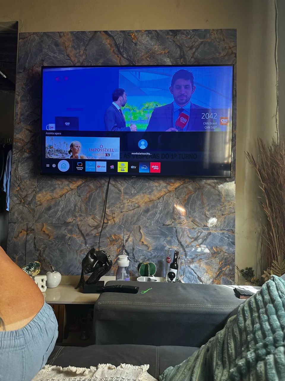 Vendo uma TV Samsung 50 polegadas com defeito ela fica cedendo e apagando - Foto 2