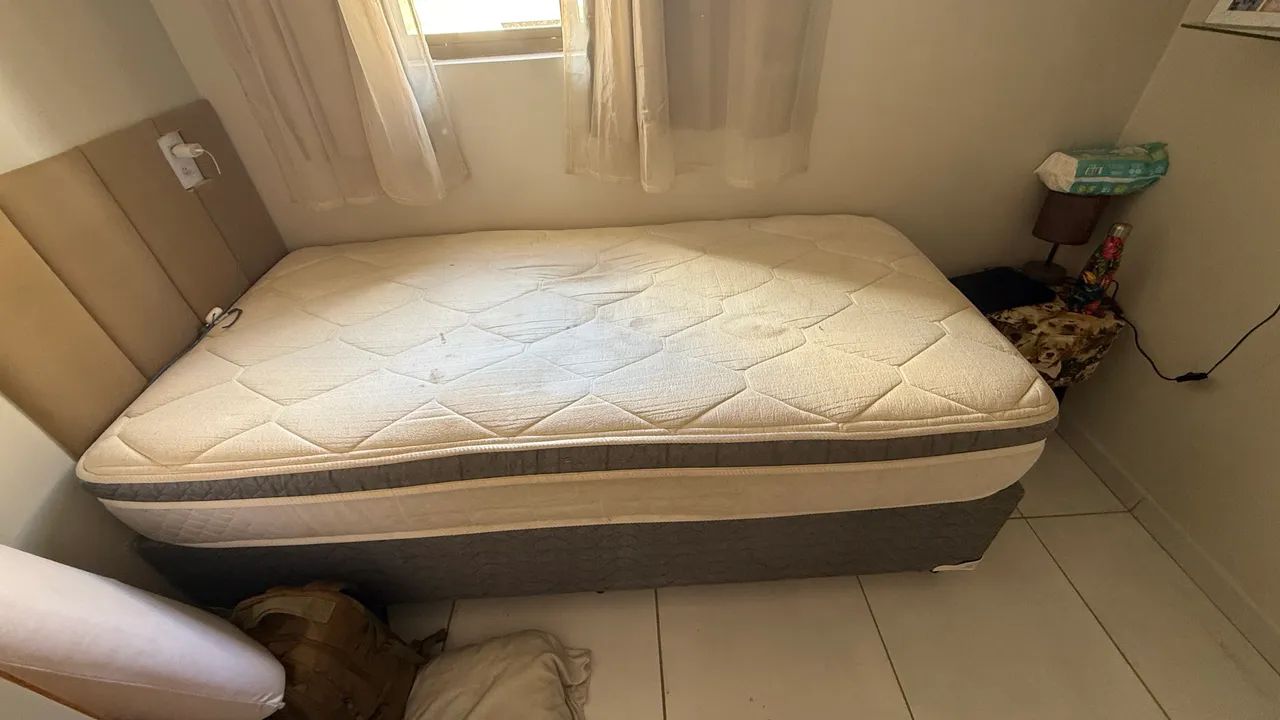 Vendo cama de solteiro colchão e base