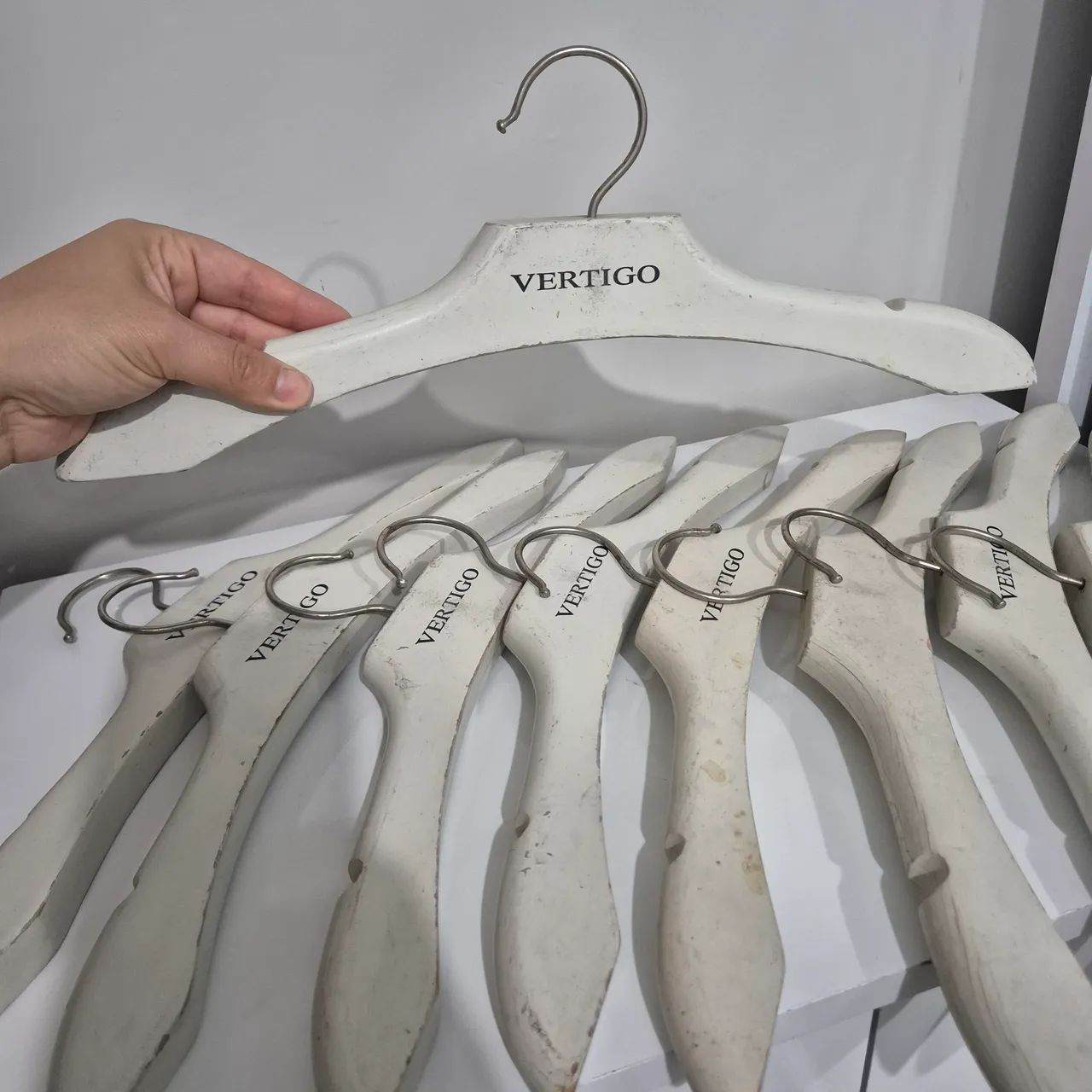 cabides de madeira vertigo branco