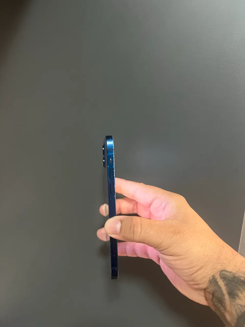 iPhone 12 64gb 75% aparelho tudo original marcas de uso  - Foto 3