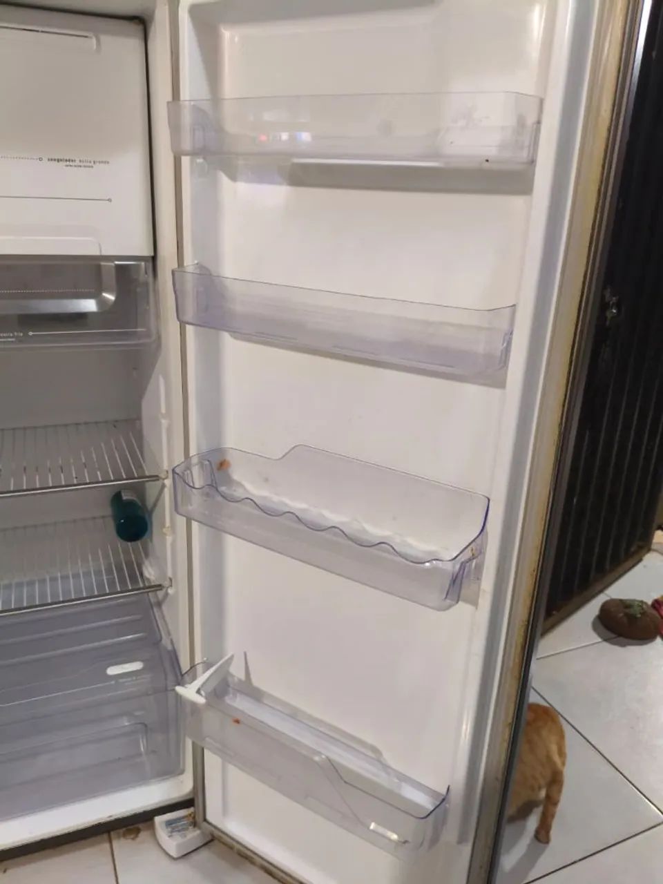 Vendo geladeira em perfeito estado e bem conservada - Foto 2