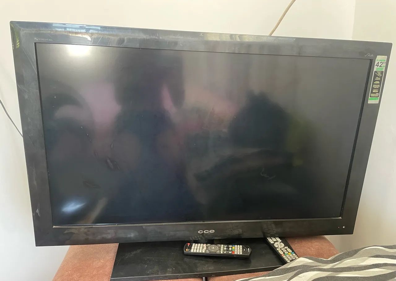 VENDO TELEVISÃO CCE PRA RETIRADA DE PEÇAS