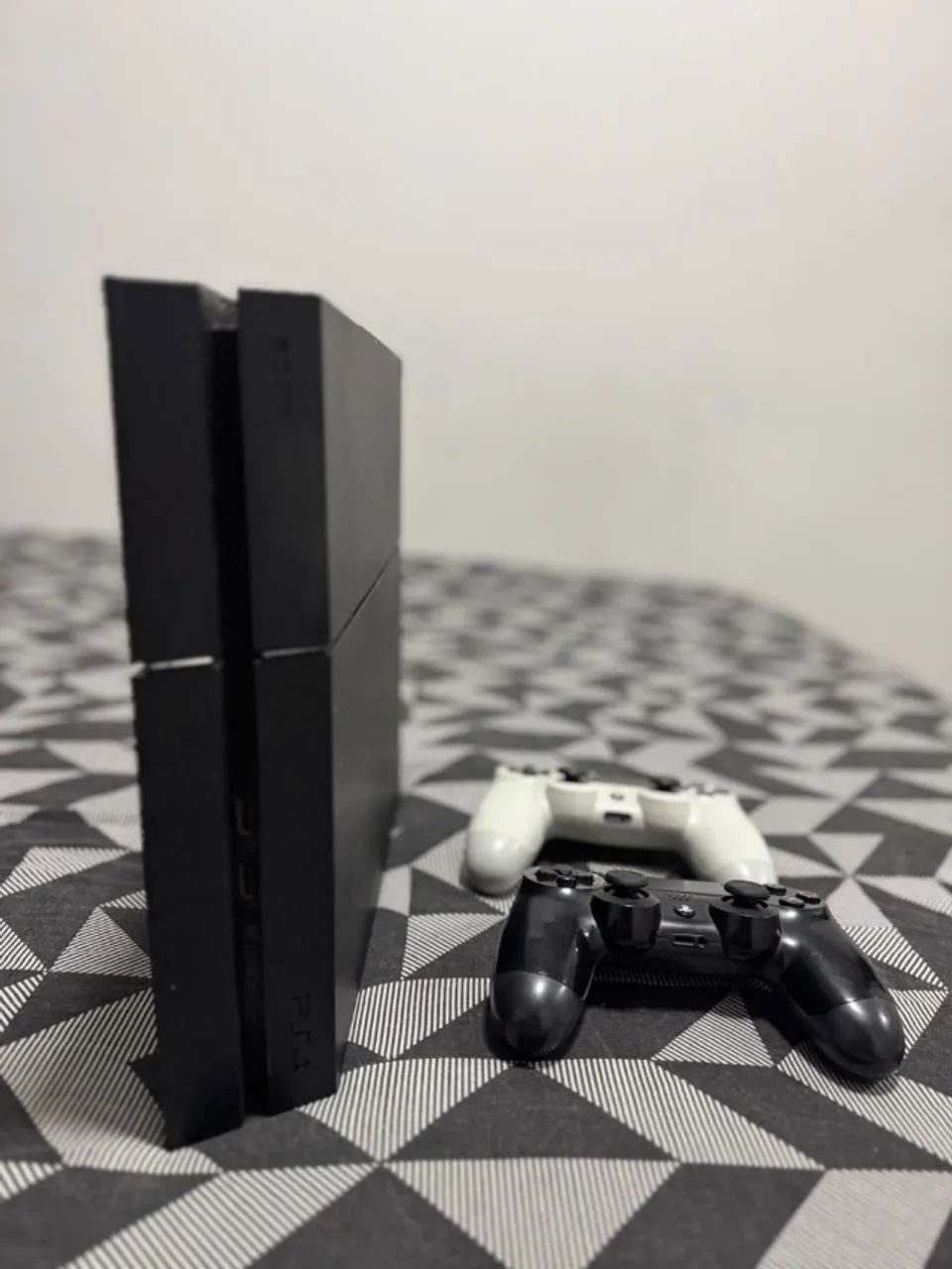 PS4 Fat 500GB + 2 Controles DualShock 4 Original e Branco - Foto 4