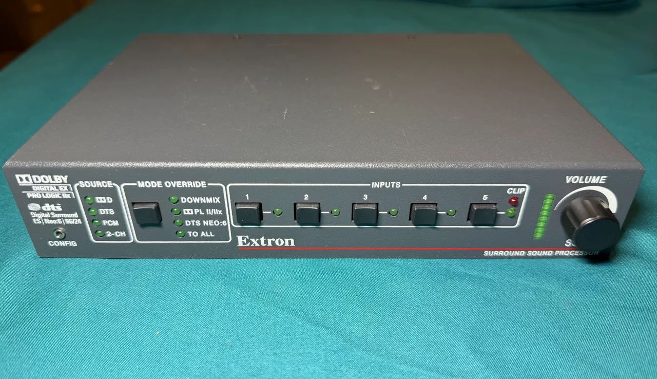 Extron SSP 7.1 - Processador de Áudio Surround Profissional