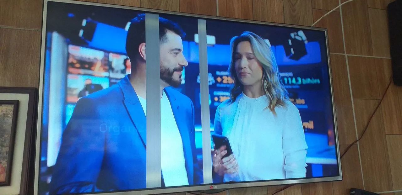 TV LG 49 polegadas com listras na tela.da pra.asirtir