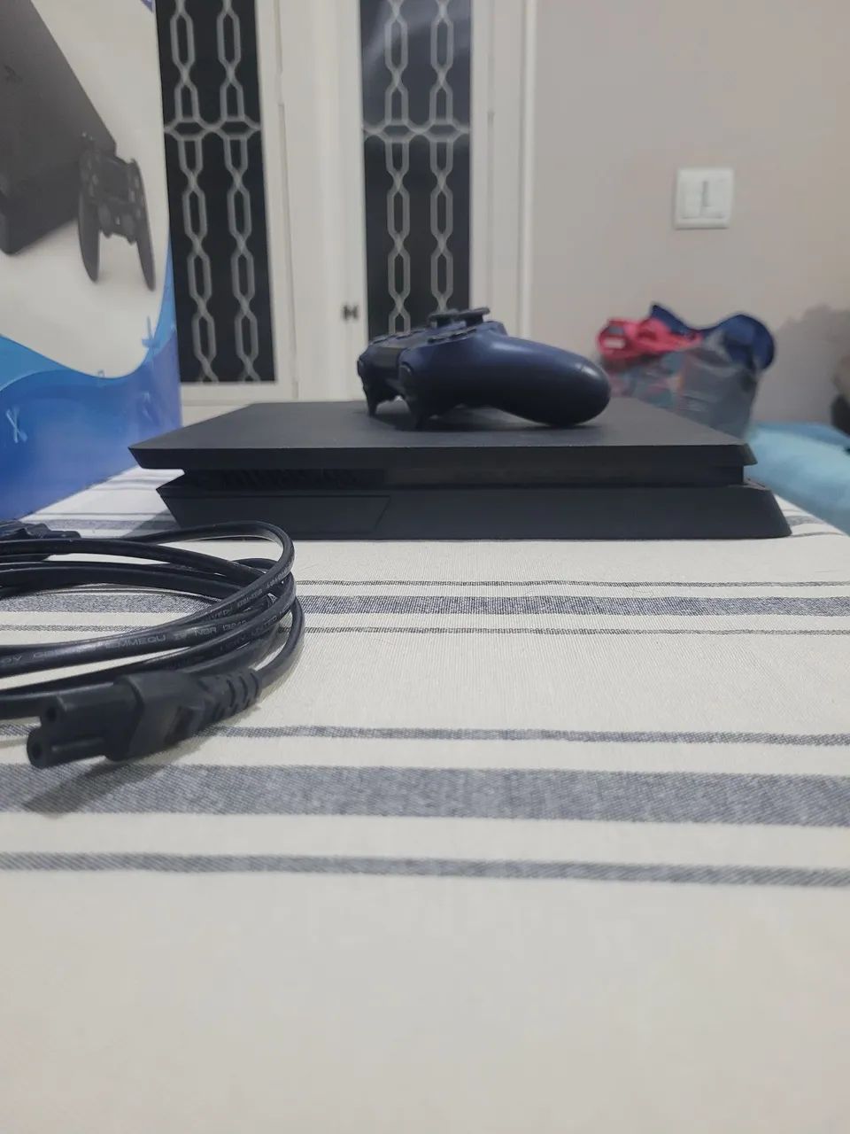 PS4 SLIM 1TB - Foto 3