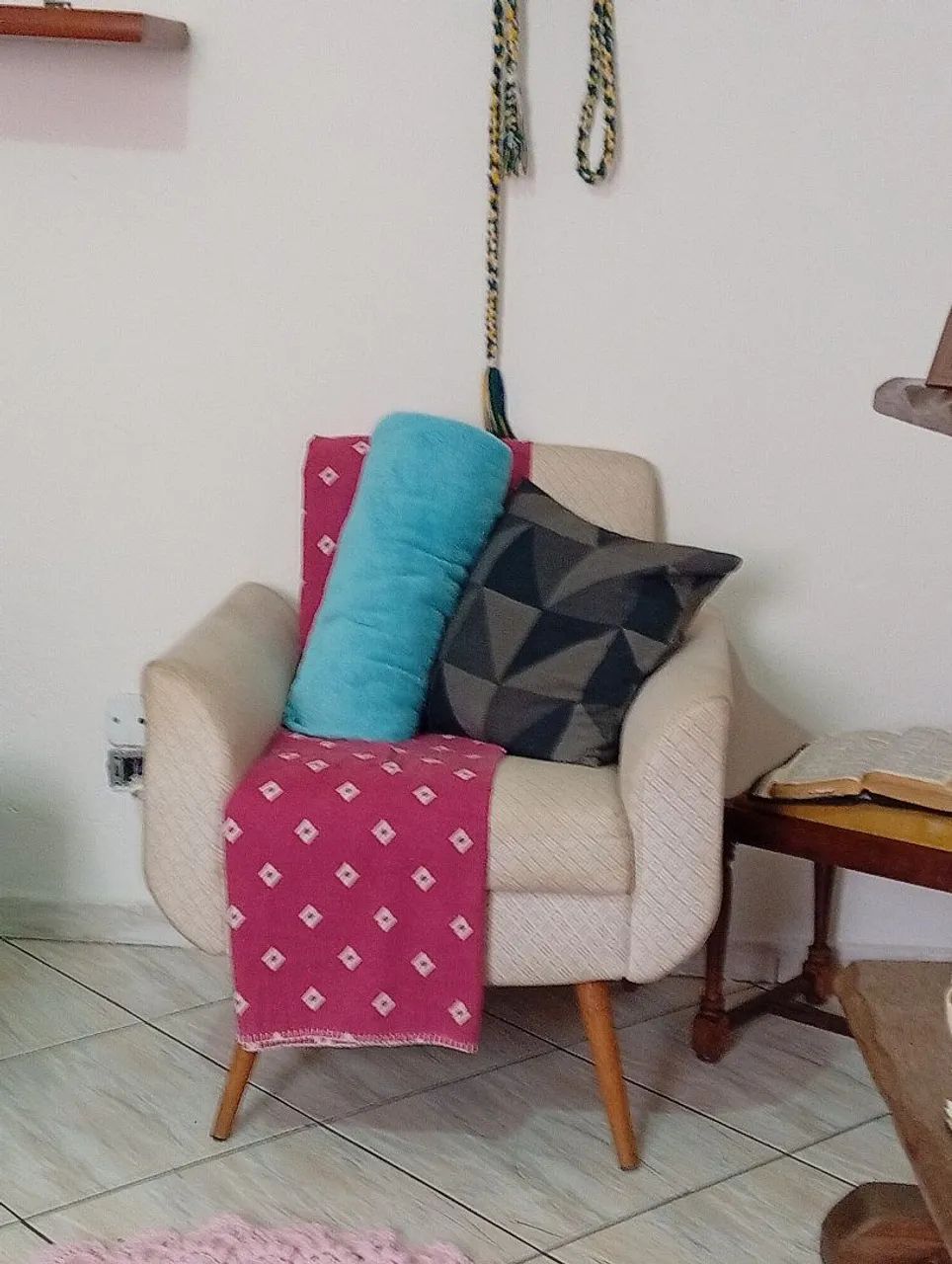 Belíssima poltrona estilosa