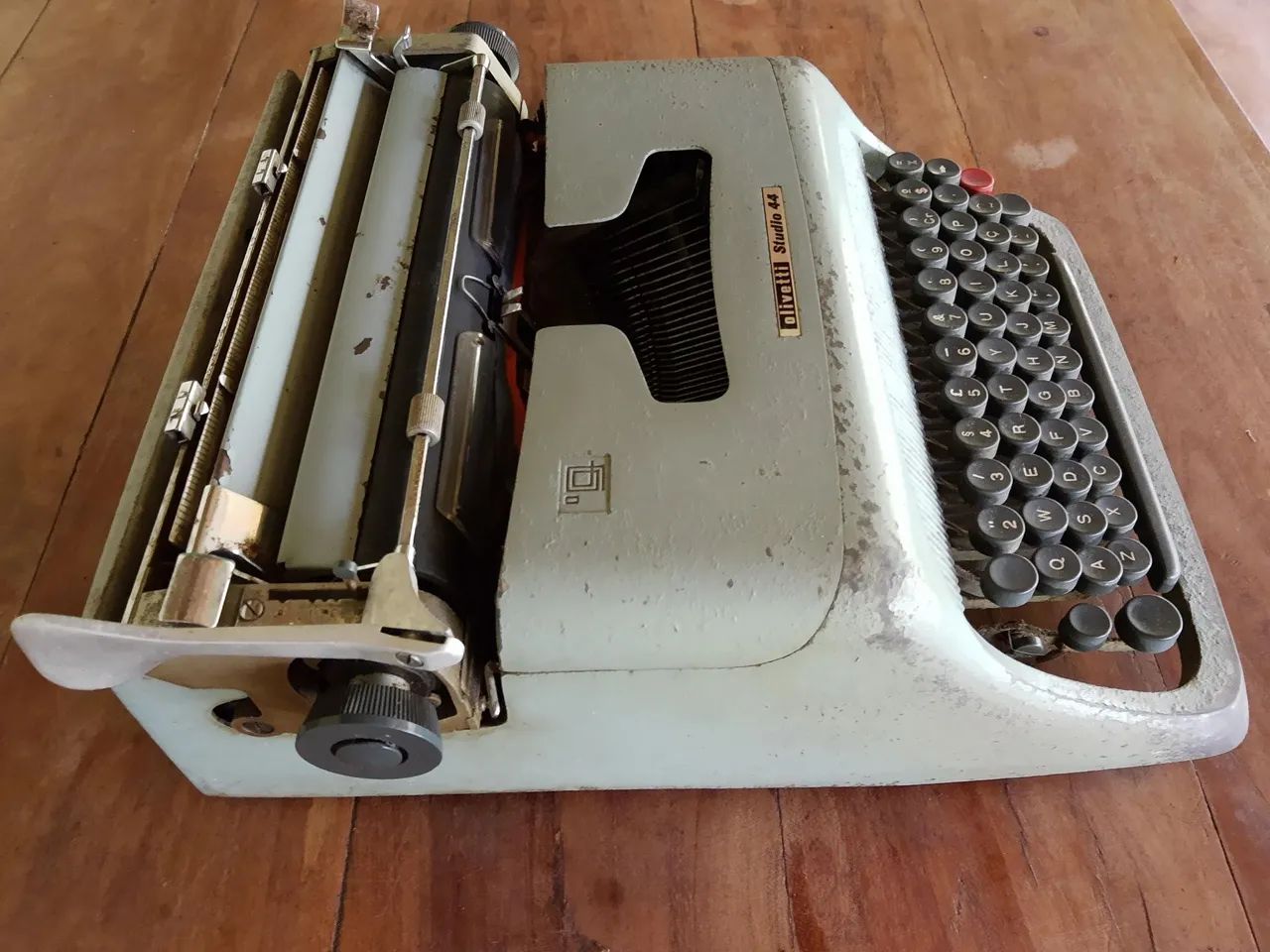 Máquina de Escrever Olivetti Studio 44 em perfeito funcionamento  - Foto 4