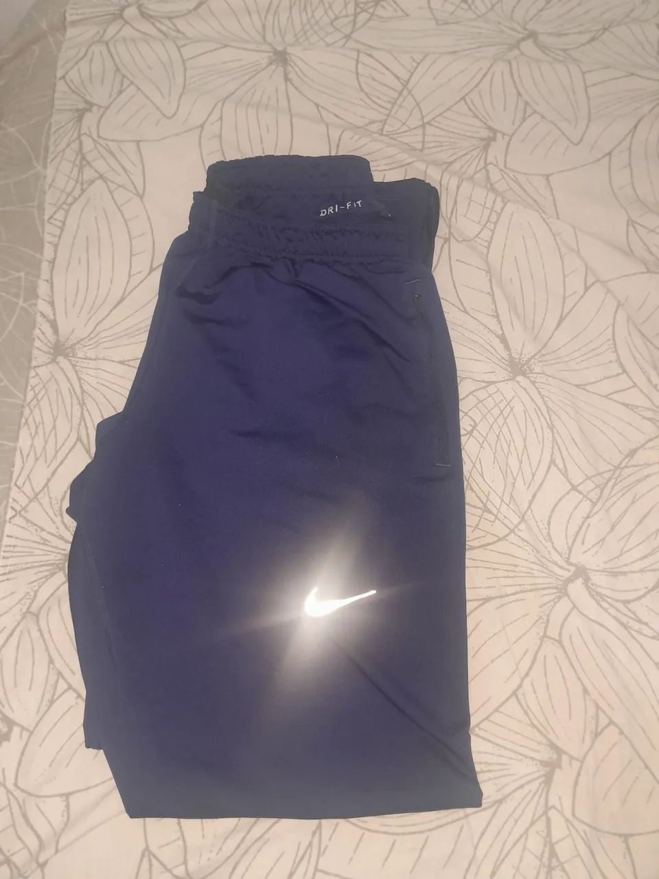CALÇA NIKE DRIFIT ORIGINAL - TAM.G - DETALHES REFLETIVOS - Foto 2