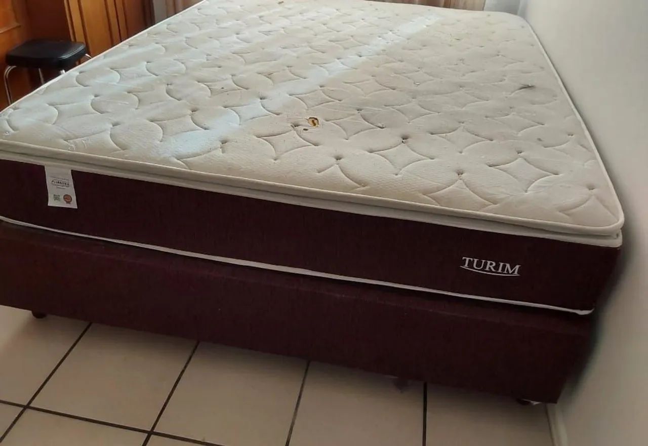 Vendo cama box Queen de casal