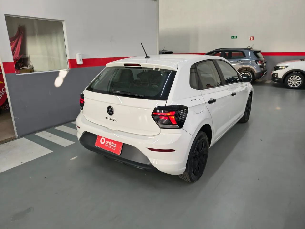 Volkswagen Polo Track 1.0 Flex 12V 5p, foto 6 de 10