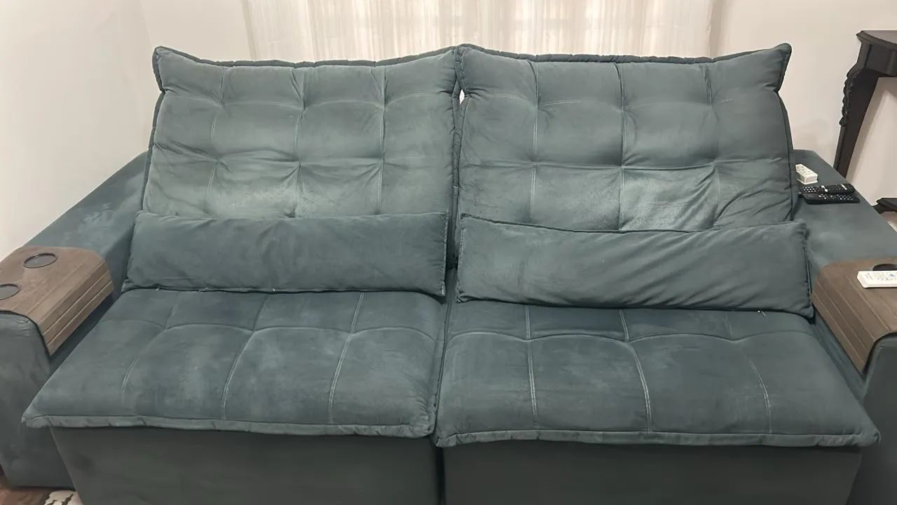 Vende se sofá retrátil em ótimo estado. 