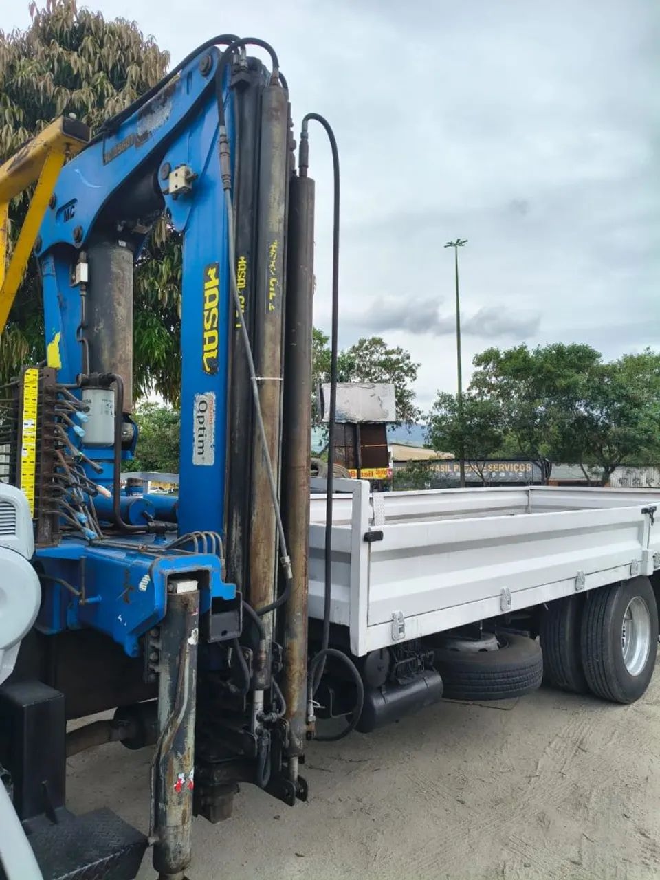 Vendo caminhão  munck VW 13180 ano 2010/2011 toco<br>
