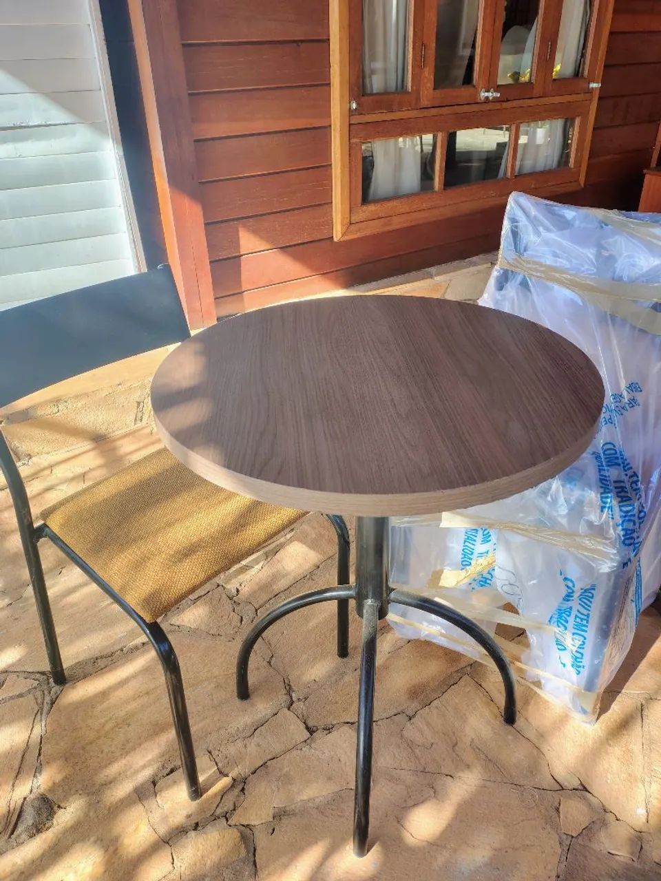 Conjunto de mesa com 04 caderiras - Foto 2