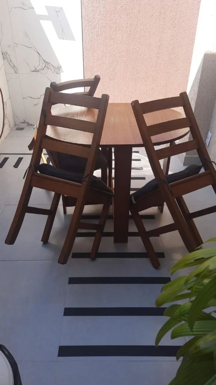 Mesa de madeira retrátil 