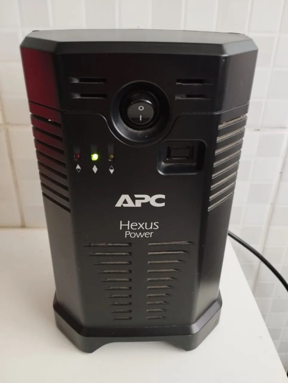 Estabilizador APC Hexus 500VA / 500W - Perfeito estado, funcionando 100%