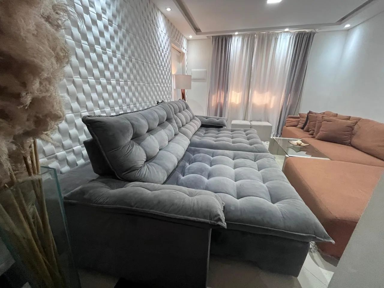 Lindo sofá retrátil e reclinável  - Foto 4