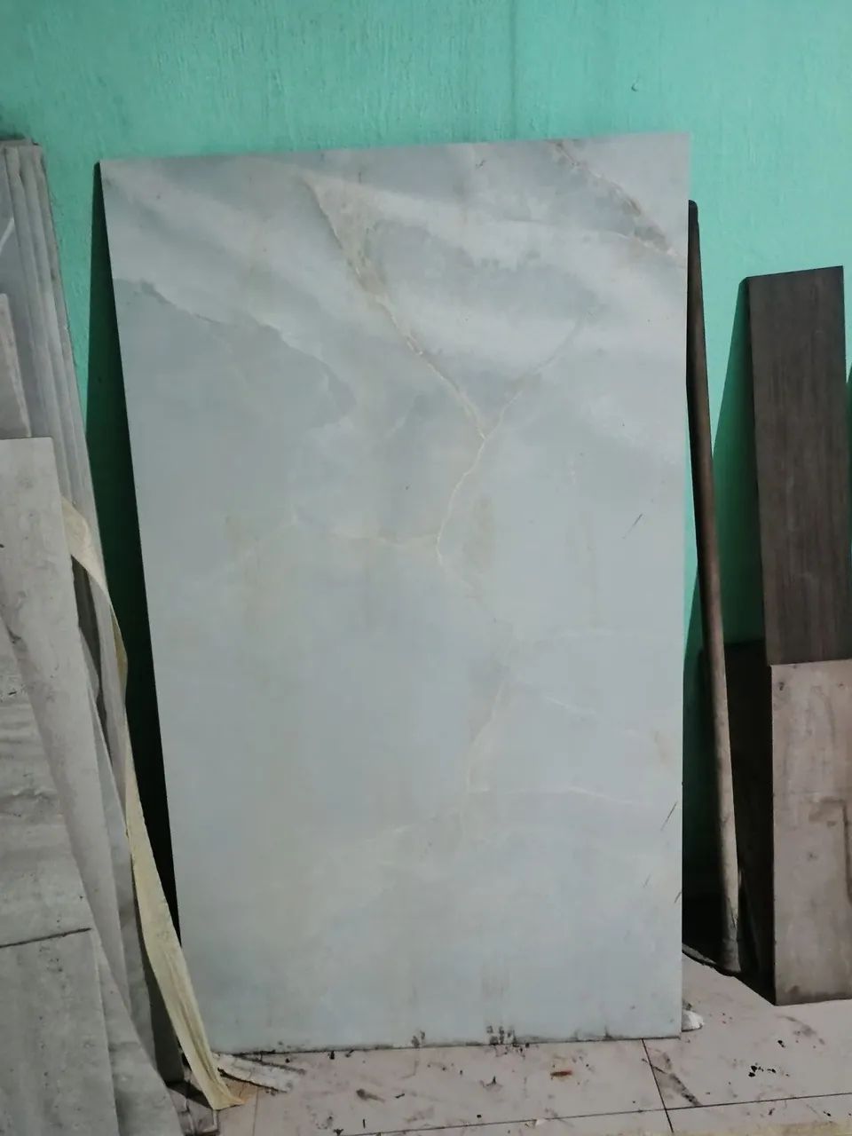 Floor / Porcelain Tile