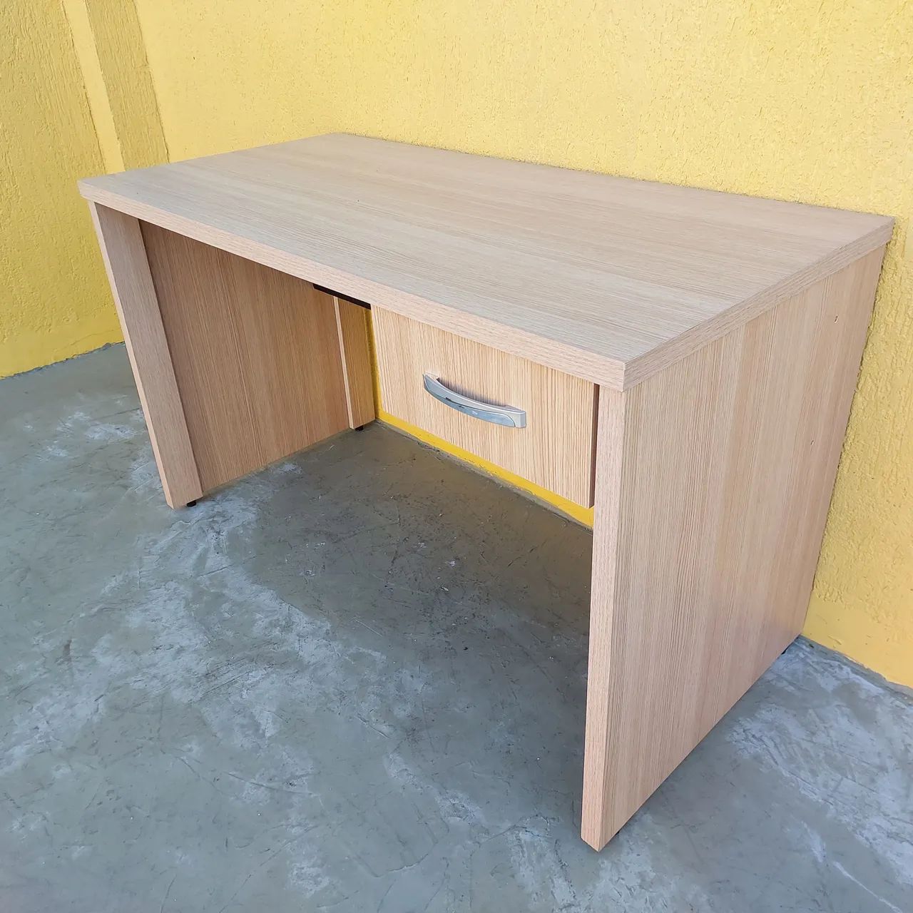 Mesa escrit ório com gaveta - Foto 2