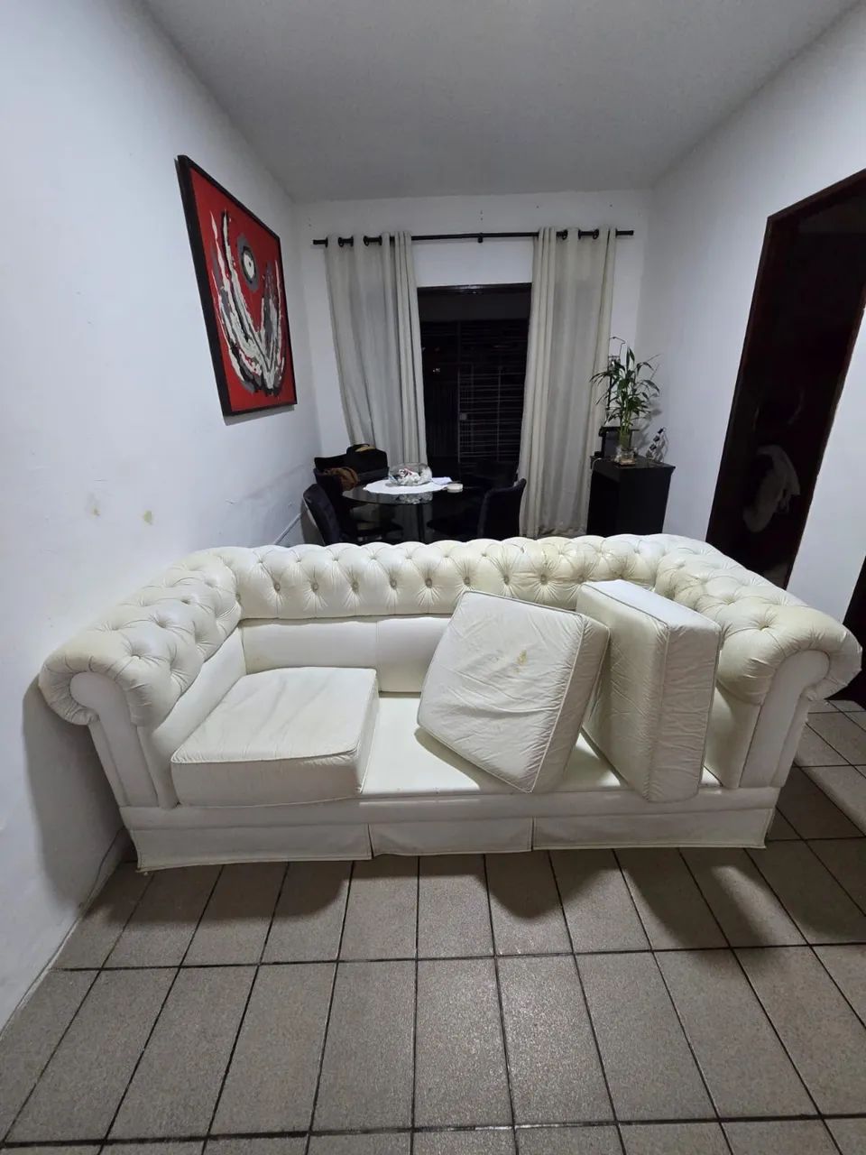 Sofá Chesterfield Tok&Stok - 3 lugares (branco) - Foto 4