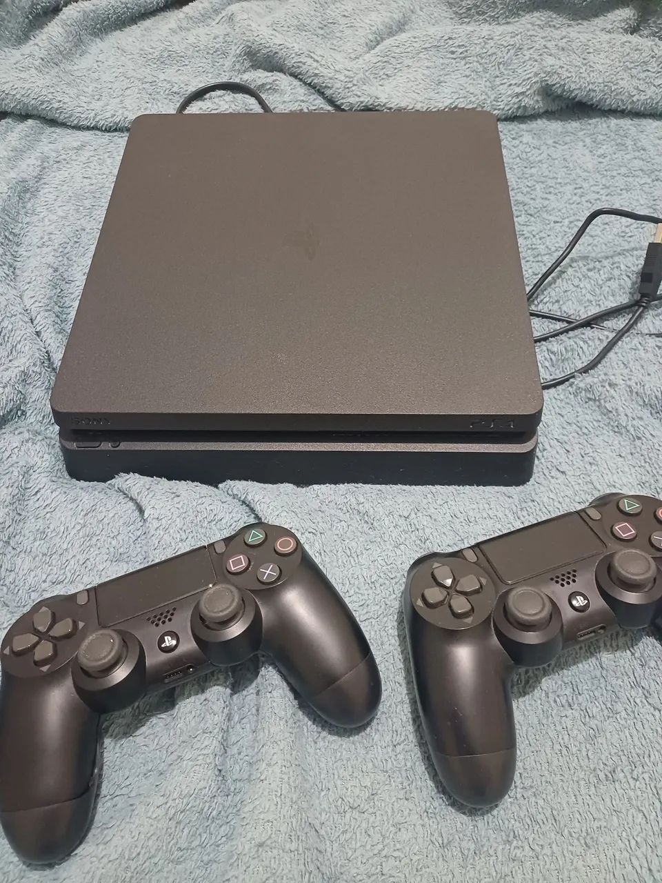 PS4 + 2 MANETES 