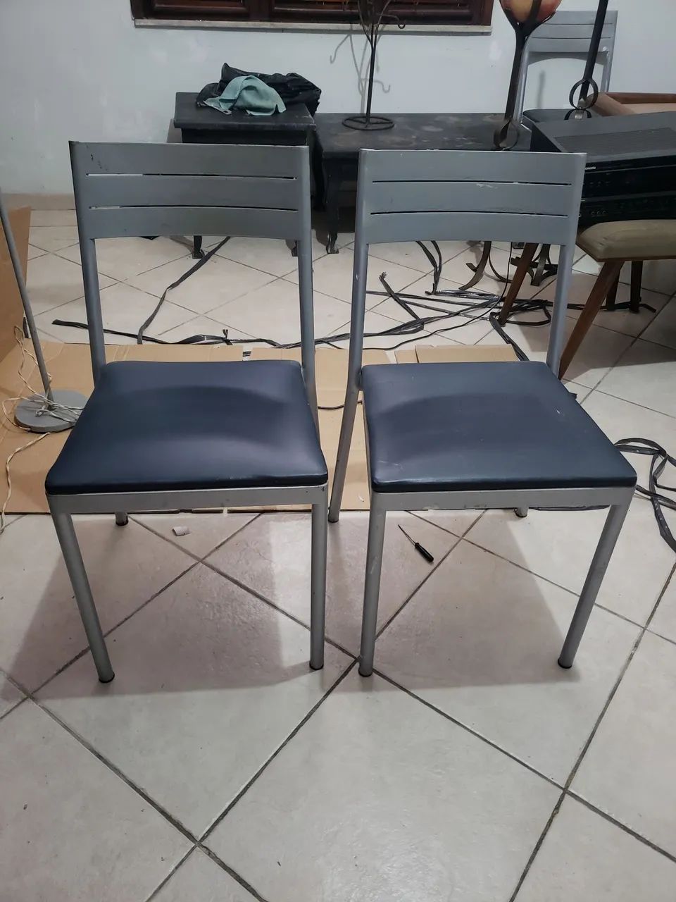 Jogo de cadeiras em metal (04)