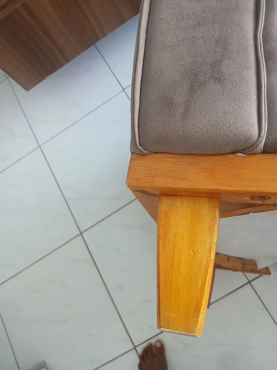 2 Poltrona Sofa Benny Linho Cinza Com Base De Madeira Maciça - Foto 3