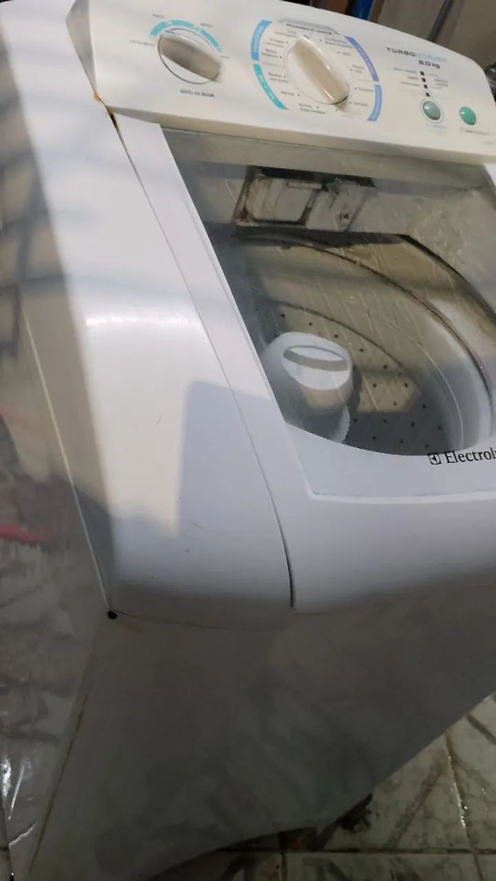 Máquina de lavar roupa Electrolux 9 kg três meses de garantia retirar no endereço.