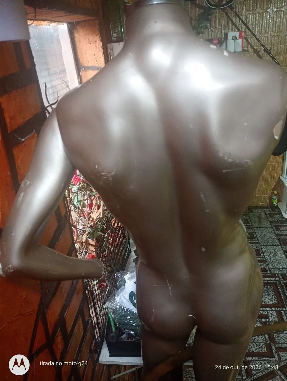Lote de roupas com manequim  - Foto 3