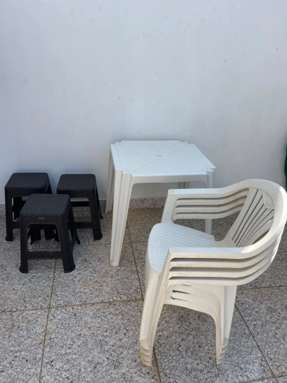 Jogo de mesa e cadeira
