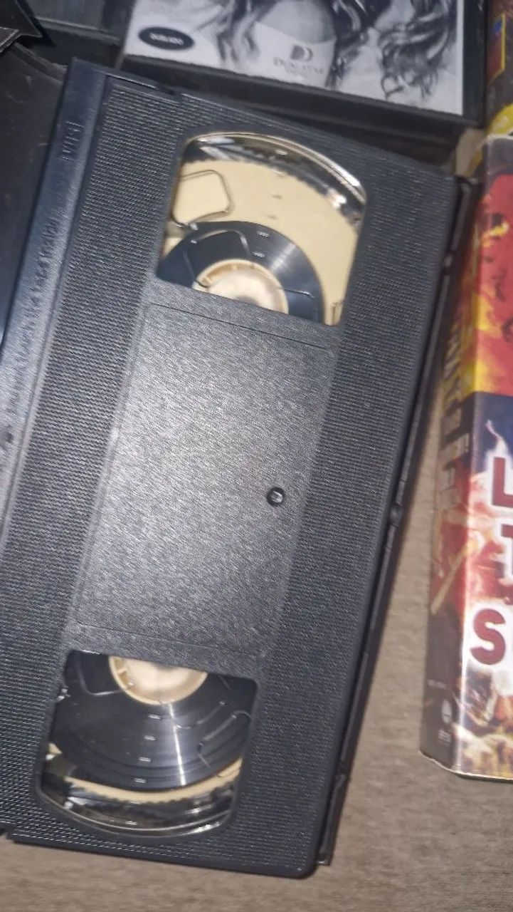 6 vhs gravados com capa dura - Foto 3
